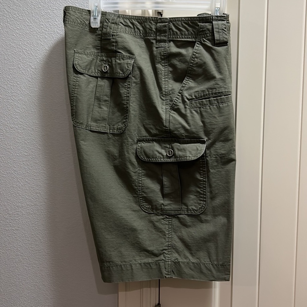 Women’s Bermuda shorts, Cabelas Women’s Hikers, Army Green, size 16